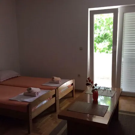 Apartmani Svit Pensión